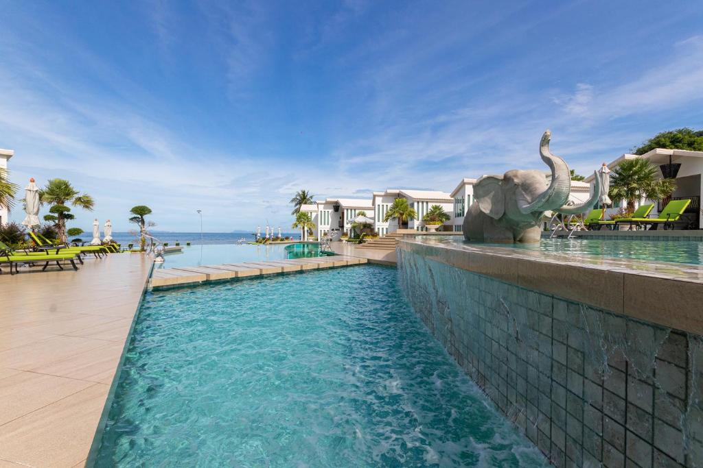 וואני גולדן סנדס קופנגן (Vannee Golden Sands Beachfront Resort)