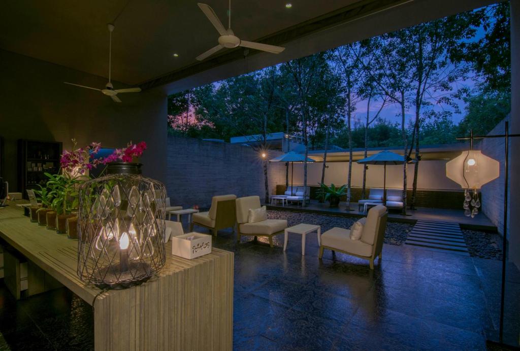 סאלה פוקט מאי קאו (SALA Phuket Mai Khao)