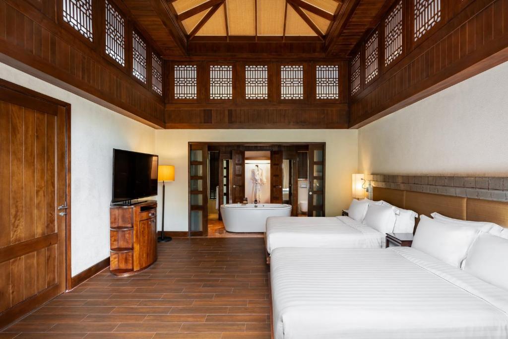 סנטרה גראנד ביץ’ ריזורט פוקט (Centara Grand Beach Resort Phuket)