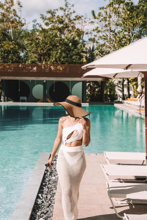 סנטרה קרון ריזורט פוקט (Centara Karon Resort Phuket)