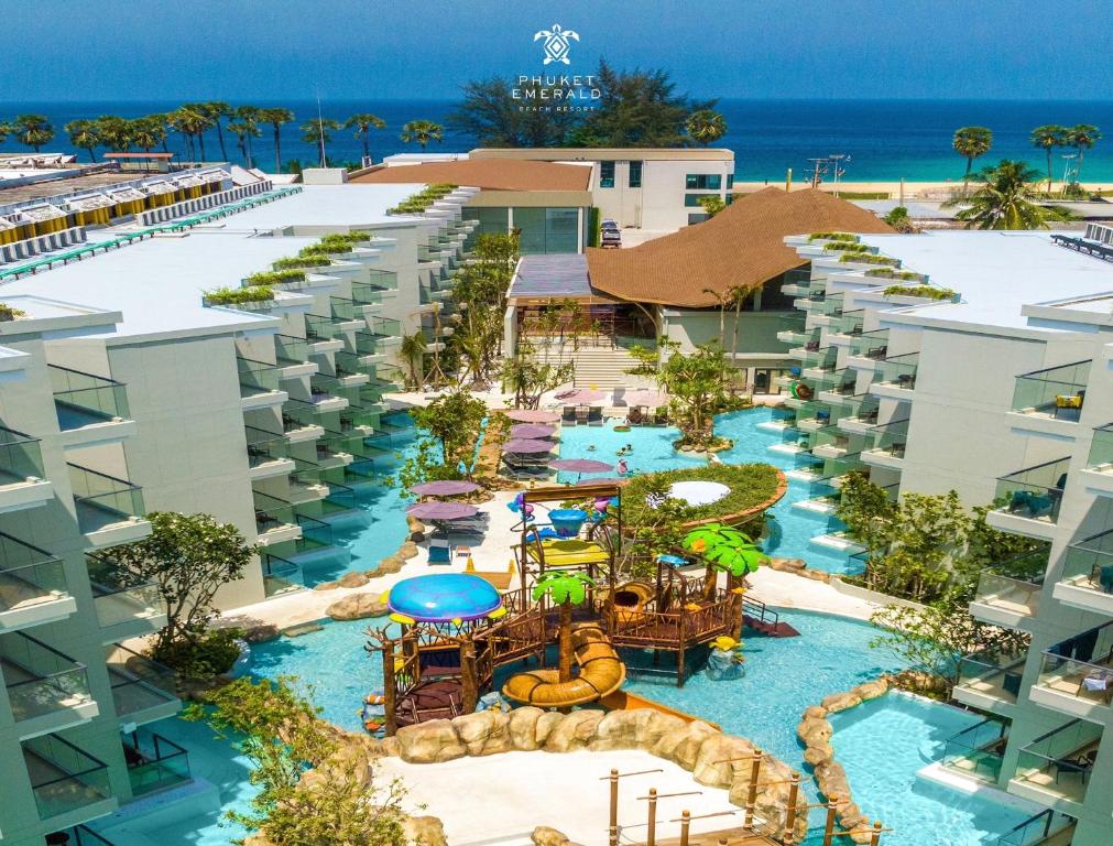 פוקט אמרלד ביץ’ ריזורט (Phuket Emerald Beach Resort)
