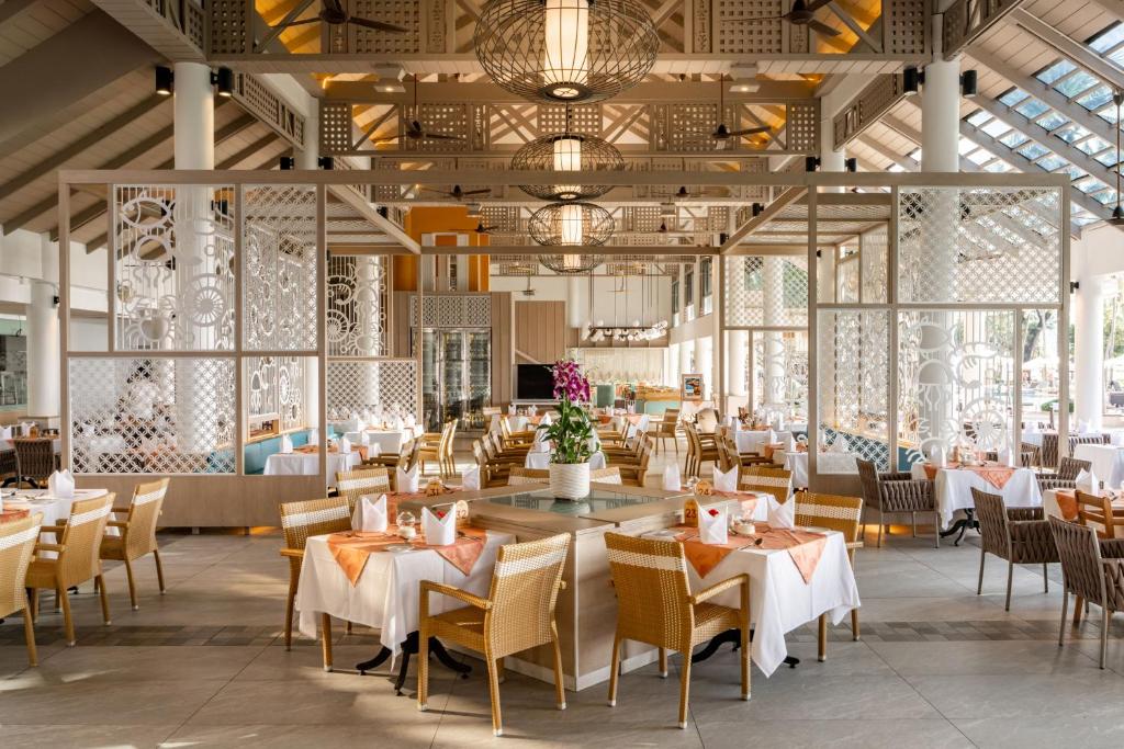 קטטני פוקט ביץ’ ריזורט (Katathani Phuket Beach Resort)