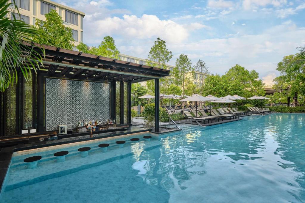 פור פוינטס ביי שרטון פטונג (Four Points by Sheraton Phuket Patong Beach)
