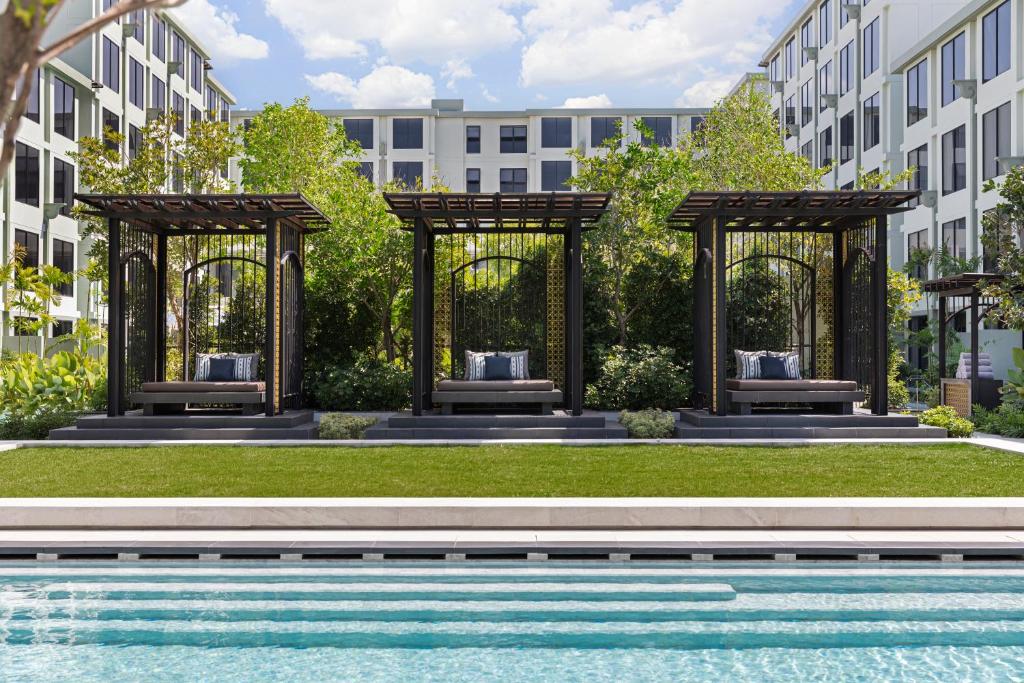 פור פוינטס ביי שרטון פטונג (Four Points by Sheraton Phuket Patong Beach)