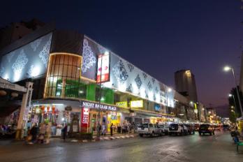 בניין הנייט באזאר (Chiang Mai Night Bazaar Building)