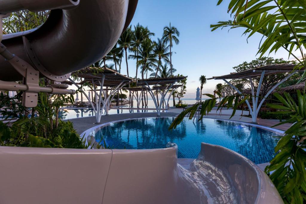 אאוטריגר קוסמוי ביץ' ריזורט (Outrigger Koh Samui Beach Resort)
