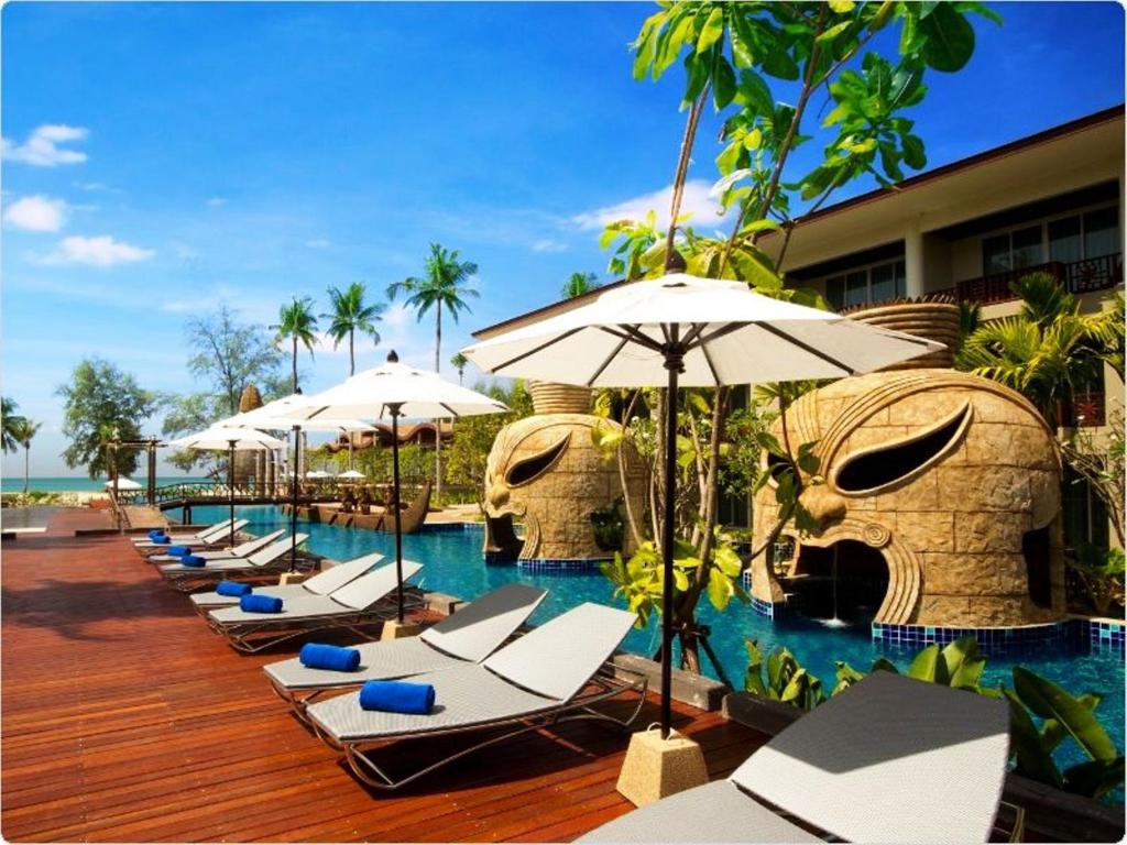 גרייסלנד קאו לאק ביצ'פרונט ריזורט (Graceland Khaolak Beachfront Resort)