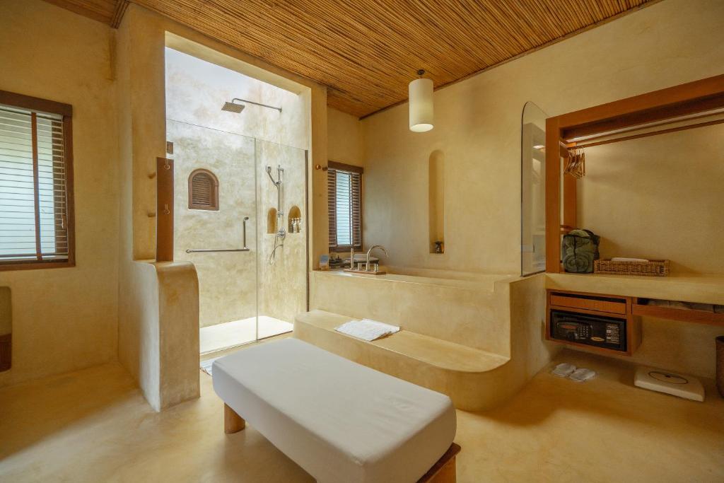 היי סיזן פול וילה אנד ספא (High Season Pool Villa & Spa)
