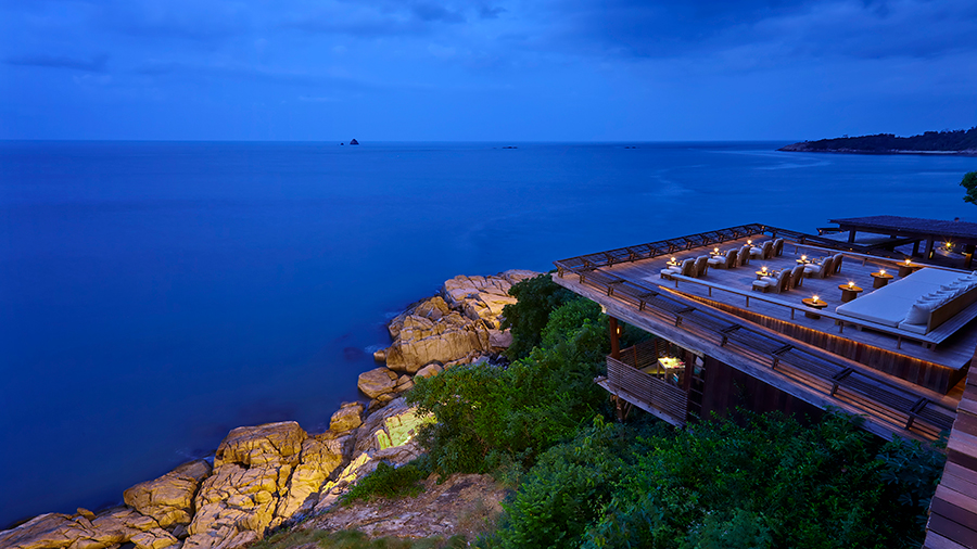 מסעדת Dining on the Rocks